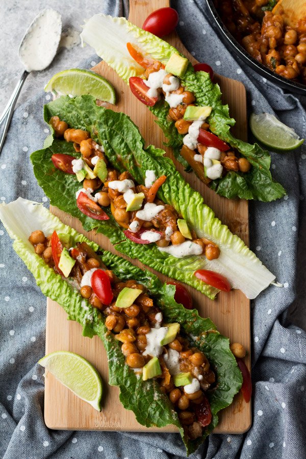 These BBQ chickpea lettuce wraps with vegan ranch dressing are bursting with sweet and smokey bbq flavour and make great light and easy vegan lunches | ExSloth.com